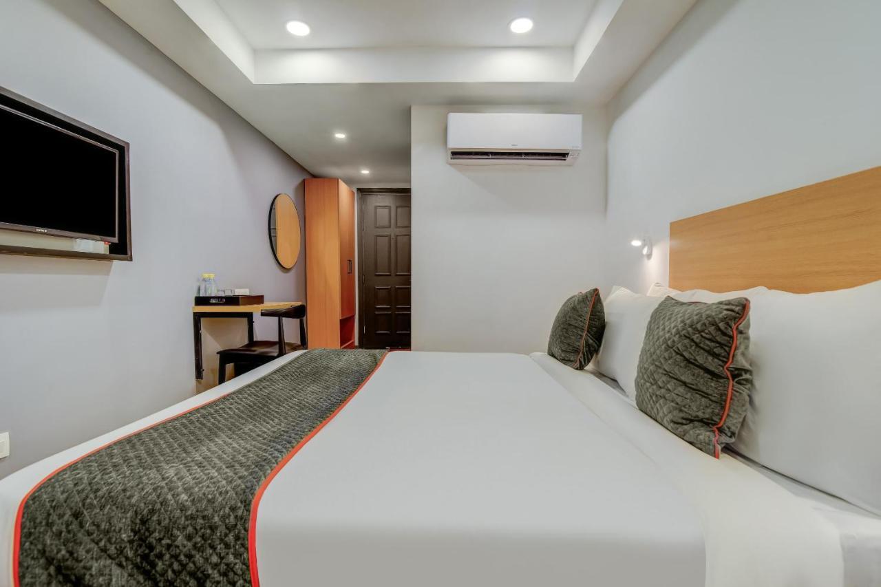 Отель Oyo Townhouse 115 Patel Nagar Нью-Дели Экстерьер фото