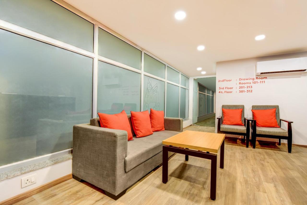 Отель Oyo Townhouse 115 Patel Nagar Нью-Дели Экстерьер фото