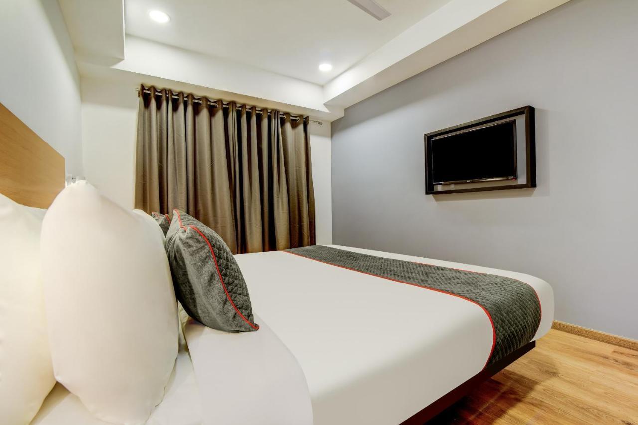 Отель Oyo Townhouse 115 Patel Nagar Нью-Дели Экстерьер фото
